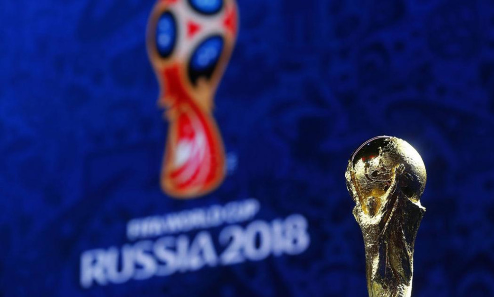 Η στάση λεωφορείων που μιλάει και ρωτάει για το Παγκόσμιο