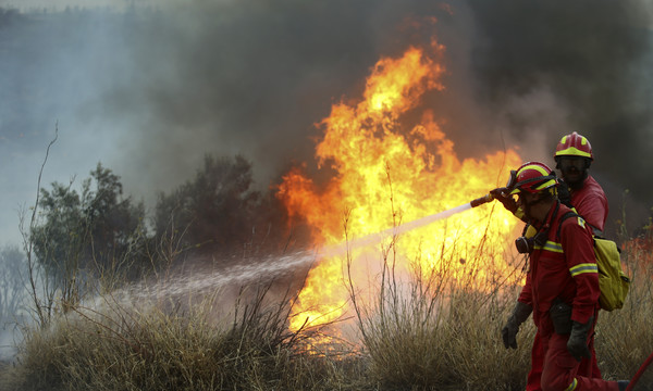 Φωτιά: Αναβολή στο Άρης - ΑΕΚ λόγω εθνικού πένθους