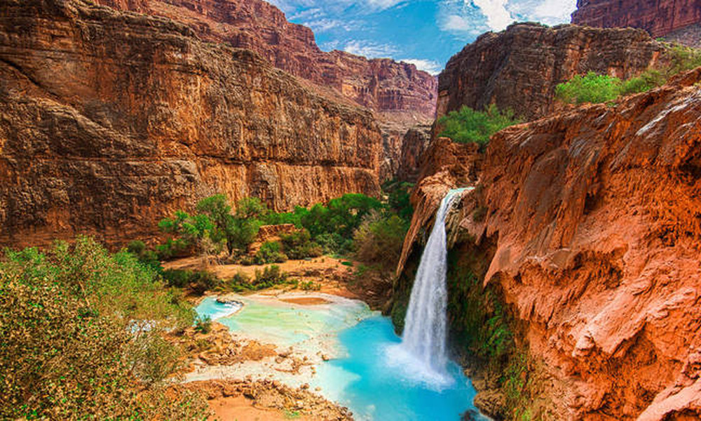 Οι καταρράκτες του Grand Canyon που μαγεύουν τους επισκέπτες (video)