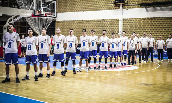 Εθνική Παίδων: Με μπλούζα Κωστόπουλου στον Εθνικό ύμνο (video)