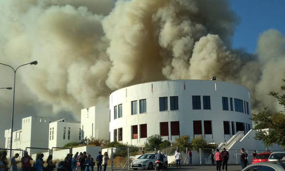 Φωτιά στο Πανεπιστήμιο Κρήτης - Ακούγονται εκρήξεις (photos+videos)