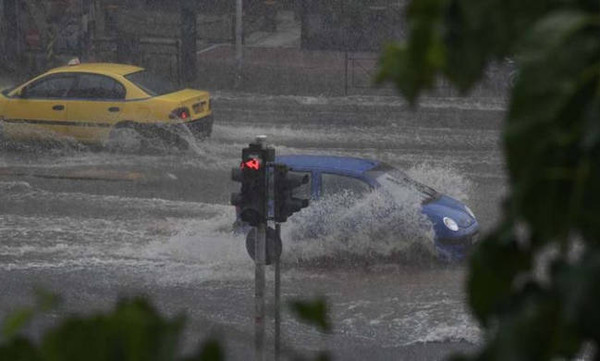 Καιρός: Σε ποιες περιοχές θα βρέξει καταρρακτωδώς σήμερα - Έως 10 μποφόρ οι άνεμοι στο Αιγαίο