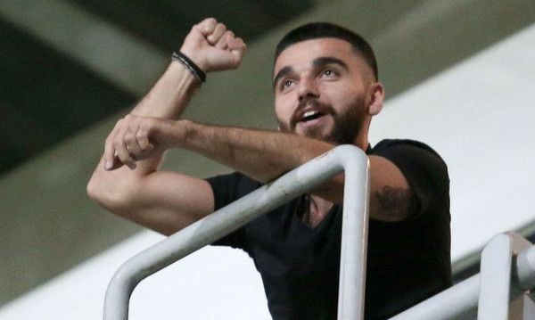 ΠΑΟΚ: Επική αποθέωση Σαββίδη στον «πιστολέρο» Ζαμπά!  (photo)