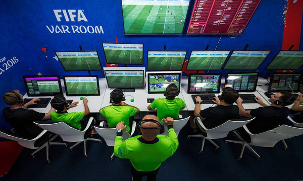 VAR στην Super League; «Πειραματικά» από του χρόνου και... βλέπουμε!