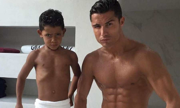 Στα χνάρια του πατέρα του ο Ρονάλντο Τζ. (video)