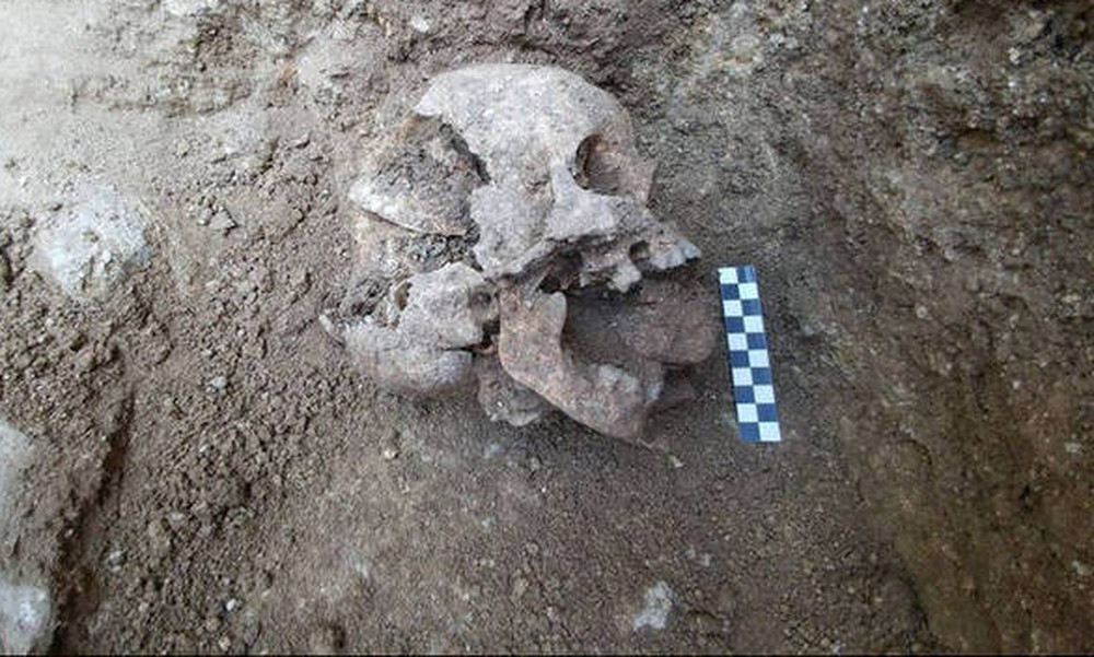 Απίστευτη ανακάλυψη στην Ιταλία: Βρέθηκε σκελετός 10χρονου... «βρικόλακα»!