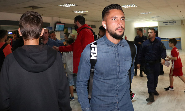 Η άφιξη του Ολυμπιακού στο Ηράκλειο σε εικόνες (photos)