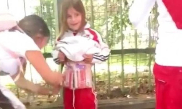 Ρίβερ-Μπόκα: Συνελήφθη η οπαδός που έζωσε με φωτοβολίδες το κοριτσάκι! (video)