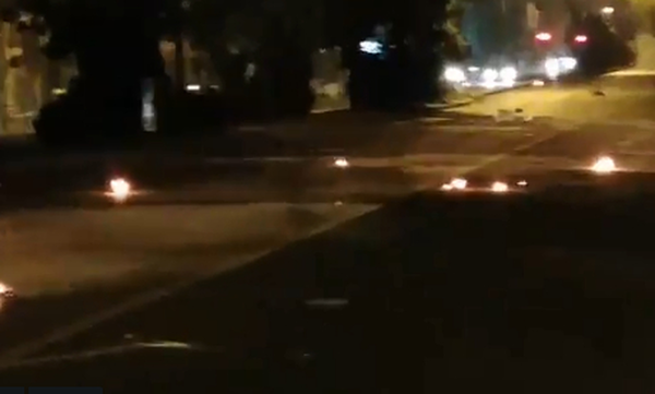 Φωτιές και μολότοφ στην Αλεξάνδρας από επεισόδια μεταξύ οπαδών