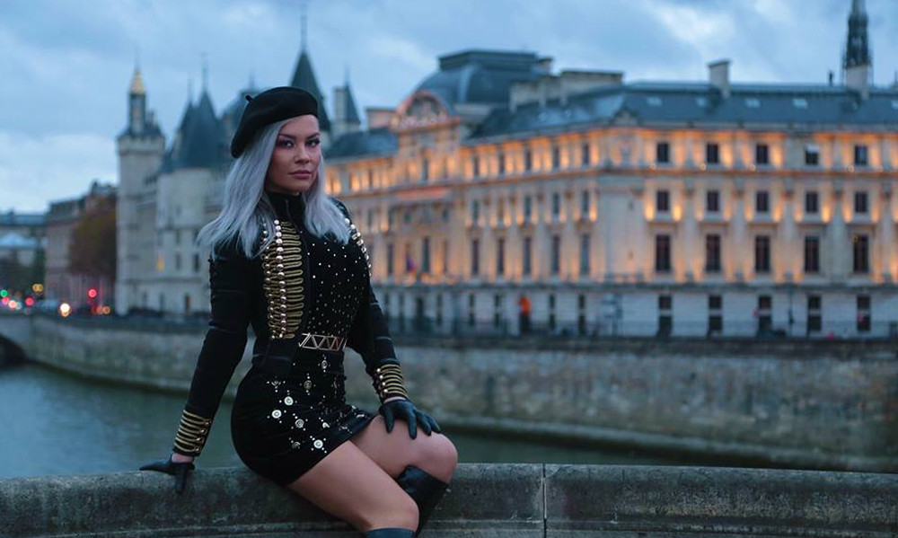 «Πες μου που ήσουν»: Εντυπωσιάζει το νέο video clip της Naya που γυρίστηκε στο Παρίσι