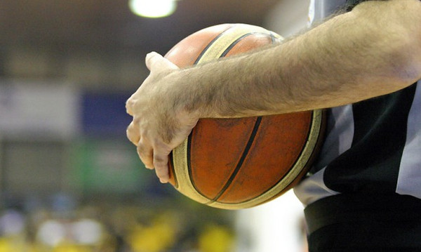 Basket League: Αυτοί σφυρίζουν στο Άρης-ΑΕΚ 