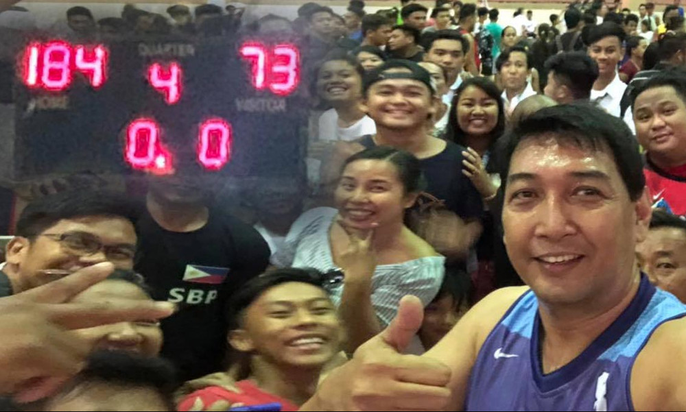 55άχρονος Φιλιππινέζος έβαλε 142 πόντους με 46 τρίποντα! (video)