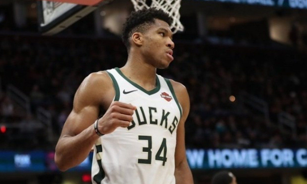 Επικό: Ο Giannis σηκώνει 260 κιλά και προκαλεί τον «Rock» (video)