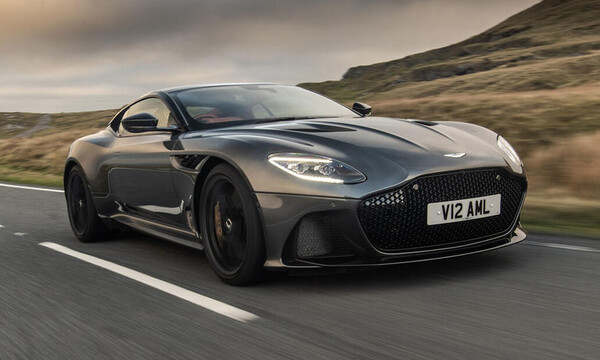 Η Aston Martin DBS δείχνει (και είναι) απειλητική