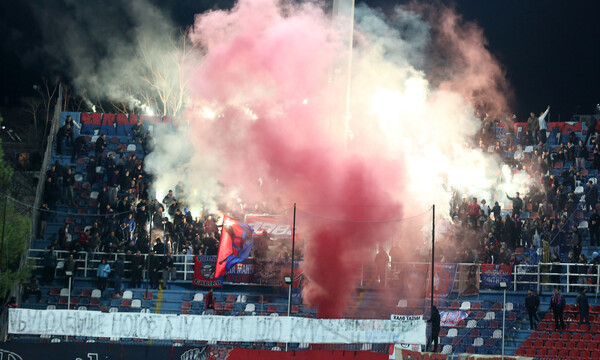 AEK: Ζήτησε να κατέβει «υβριστικό» πανό (photos)