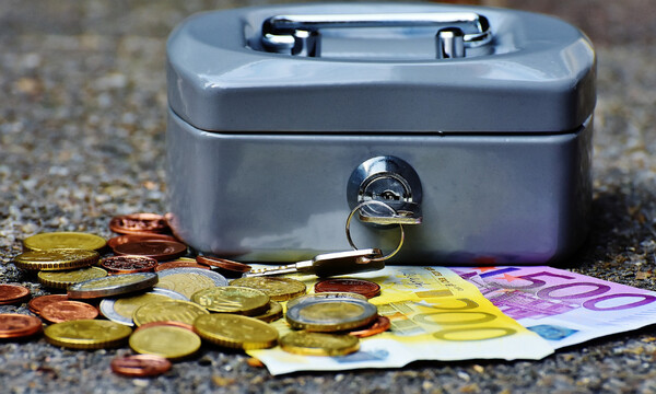 Ρύθμιση 120 δόσεων: Έχετε χρέη στα Ταμεία; Ποιοι θα δουν «κούρεμα» έως και 70% (πίνακας)