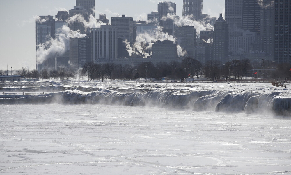 Εικόνες ΣΟΚ: Δείτε πώς έγιναν τα μαλλιά της από τους -50 βαθμούς Κελσίου (pics)