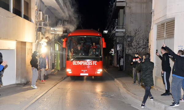 Ολυμπιακός: Αποθεωτική υποδοχή στη Λαμία (photos)