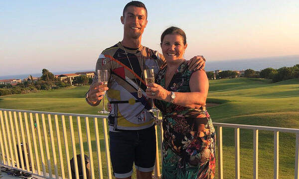  Η μαμά του Ρονάλντο για την κατηγορία βιασμού: «Δεν πήγε μαζί του για να παίξουν χαρτιά...»