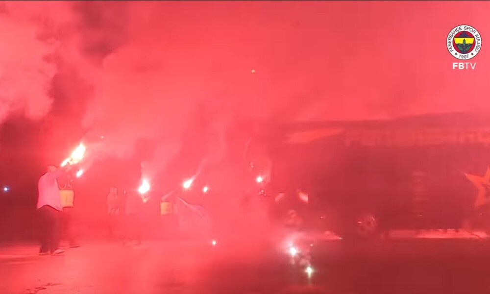 «Φωτιά» στην Πόλη έβαλαν οι οπαδοί της Φενέρ (video)