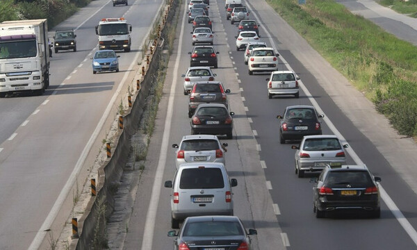 ΤΩΡΑ: Χαμός στις Εθνικές Οδούς - Όπου φύγει... φύγει οι Αθηναίοι - Σε ποια σημεία έχει κίνηση