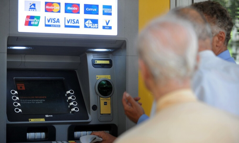 Πιο ακριβές οι αναλήψεις στα ΑΤΜ - Δείτε πόσο και από πότε!