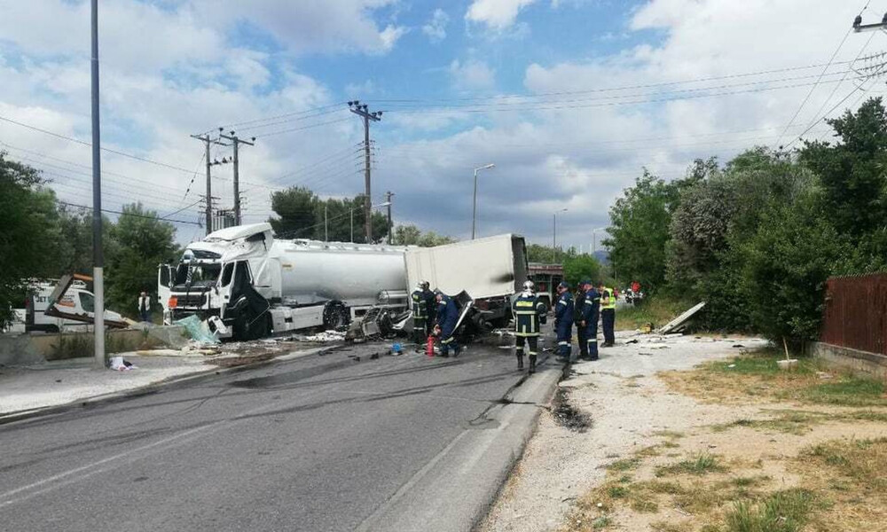 Φρικτό τροχαίο στο Μαρκόπουλο - Συγκρούστηκαν βυτιοφόρο, φορτηγό και ΙΧ (pics)