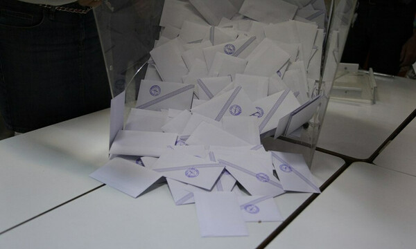 Νέα δημοσκόπηση: Ανατρέπονται όλα! Η διαφορά ΣΥΡΙΖΑ - ΝΔ που «πυρπολεί» τις κάλπες