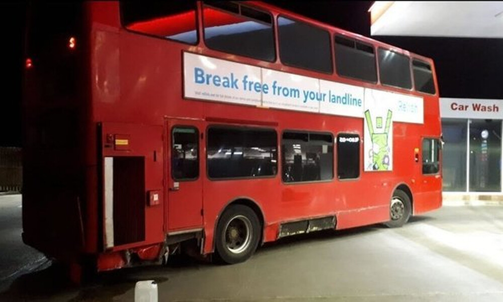 Έπος! Άνδρας έκλεψε δημόσιο λεωφορείο και πήγε για… μπύρες! (photos)