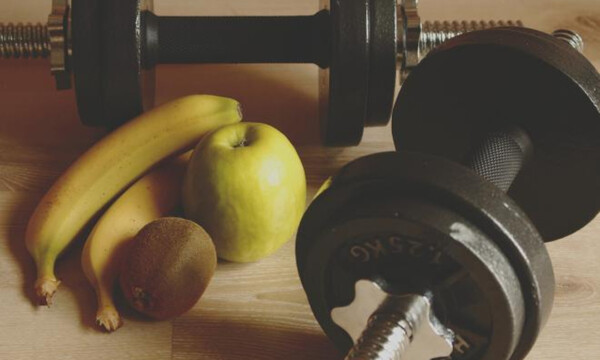 Kάψιμο λίπους, αύξηση μυϊκής μάζας, άσκηση: Τι πρέπει να περιλαμβάνει η διατροφή