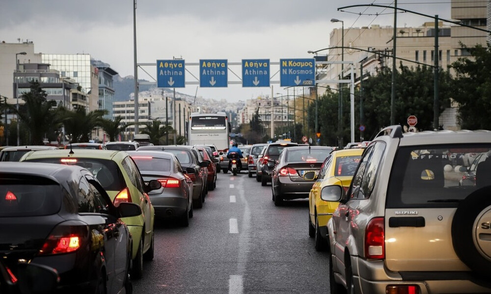 Κυκλοφοριακό χάος στην Αθήνα: «Παρέλυσε» η Συγγρού - Τεράστιο μποτιλιάρισμα σε Κηφισό, παραλιακή