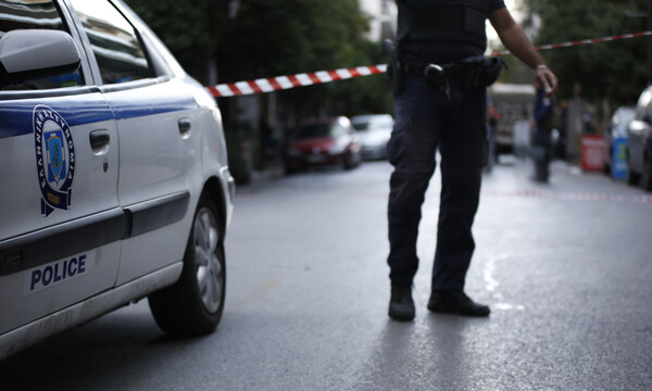 Σοκ στην Αγία Παρασκευή: Σκότωσε τον πατέρα της με πολλές μαχαιριές κι επιχείρησε να αυτοκτονήσει