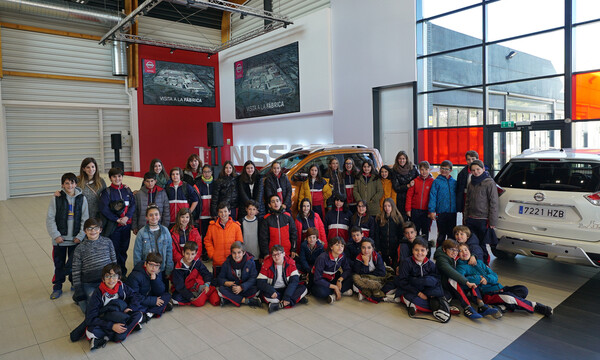Μαθητές σχολείων, ενθουσιάζονται με το εργοστάσιο της Nissan στην Βαρκελώνη