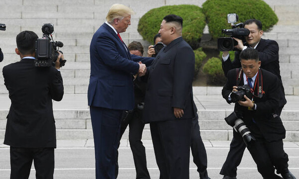 Ο Τραμπ πάτησε στη Βόρεια Κορέα: Οι αξιοσημείωτες στιγμές από την εξπρές συνάντηση με τον Κιμ