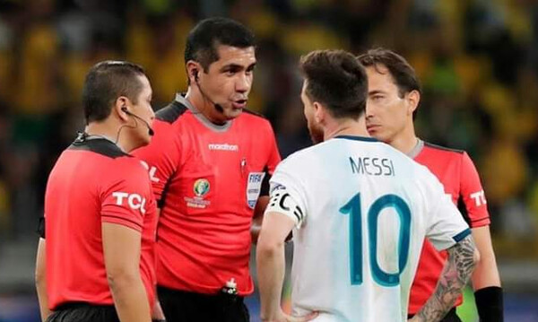 Η νέα αποτυχία του Μέσι με την Αργεντινή και το «ντου» του σταρ της Μπάρτσα στους διαιτητές! (video)