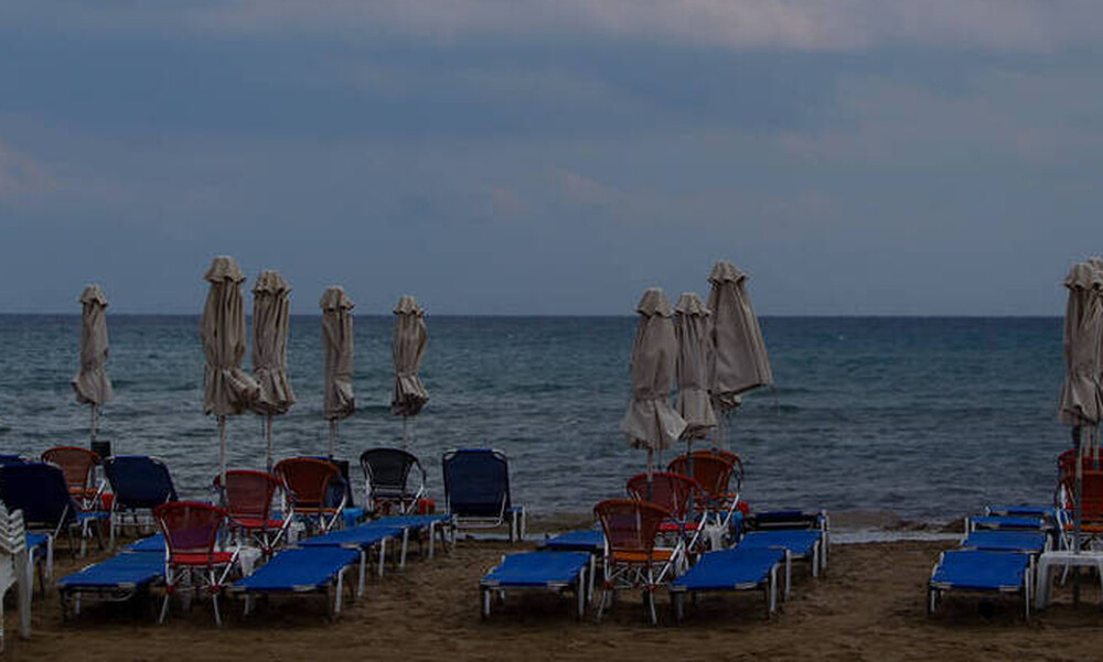 Κακοκαιρία: Άδειασαν οι παραλίες ενόψει των έντονων καιρικών φαινομένων 
