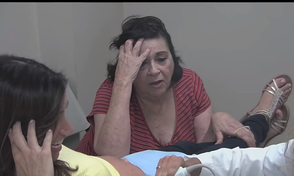 Πήγε την κόρη της για υπερηχογράφημα - Αυτό που είδε την φρίκαρε! (video)