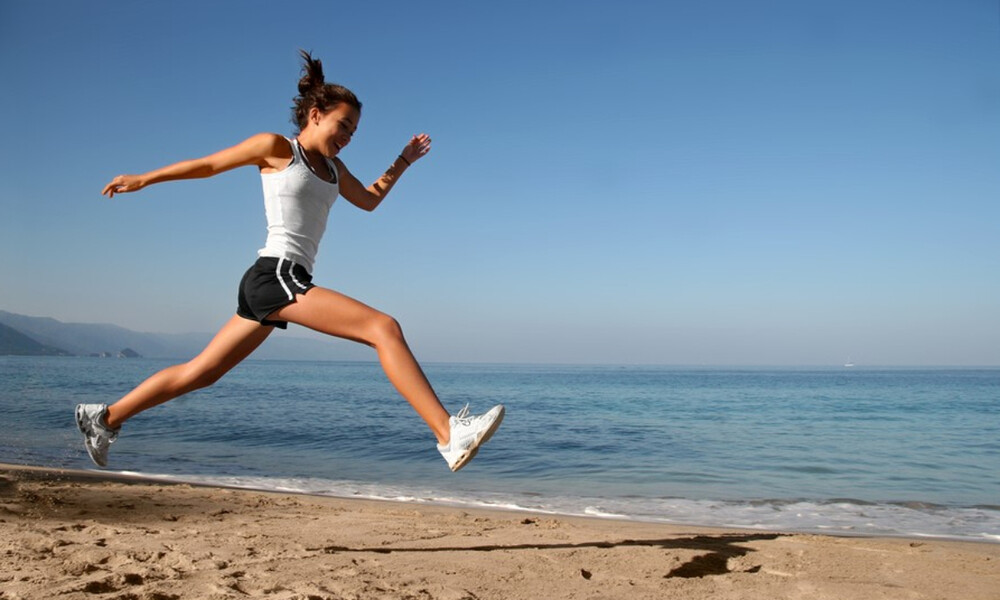 Τρέξιμο στην παραλία: 5 σημεία που πρέπει να προσέχετε (εικόνες)