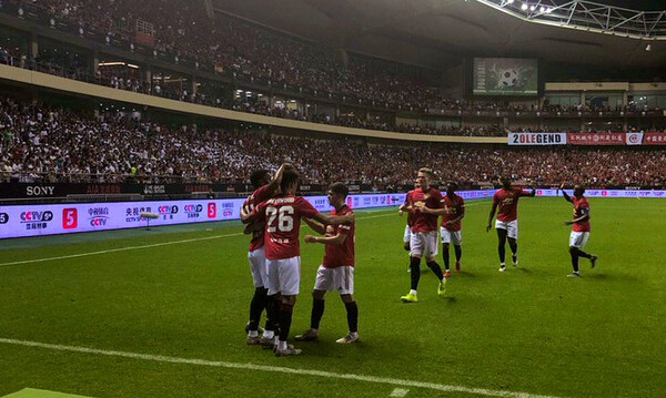 Η Μάντσεστερ Γιουνάιτεντ νίκησε 2-1 την Τότεναμ (video)