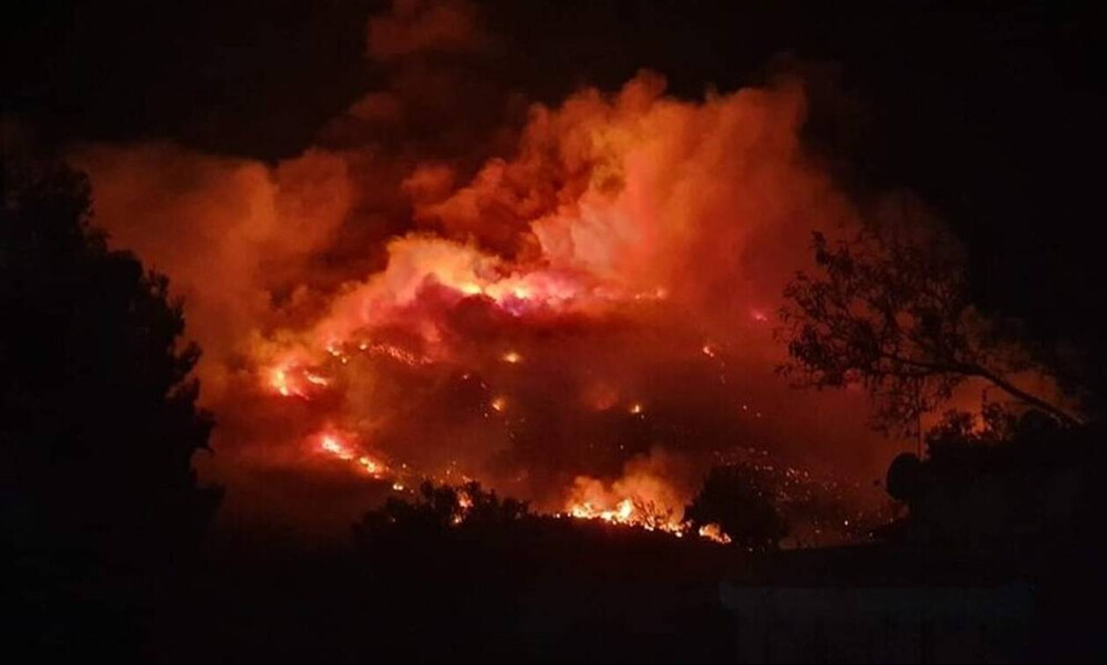 Φωτιά Υμηττός: Μάχη με το χρόνο δίνουν οι πυροσβέστες - Δύο καμμένα σπίτια σύμφωνα με τον Φιλίππου