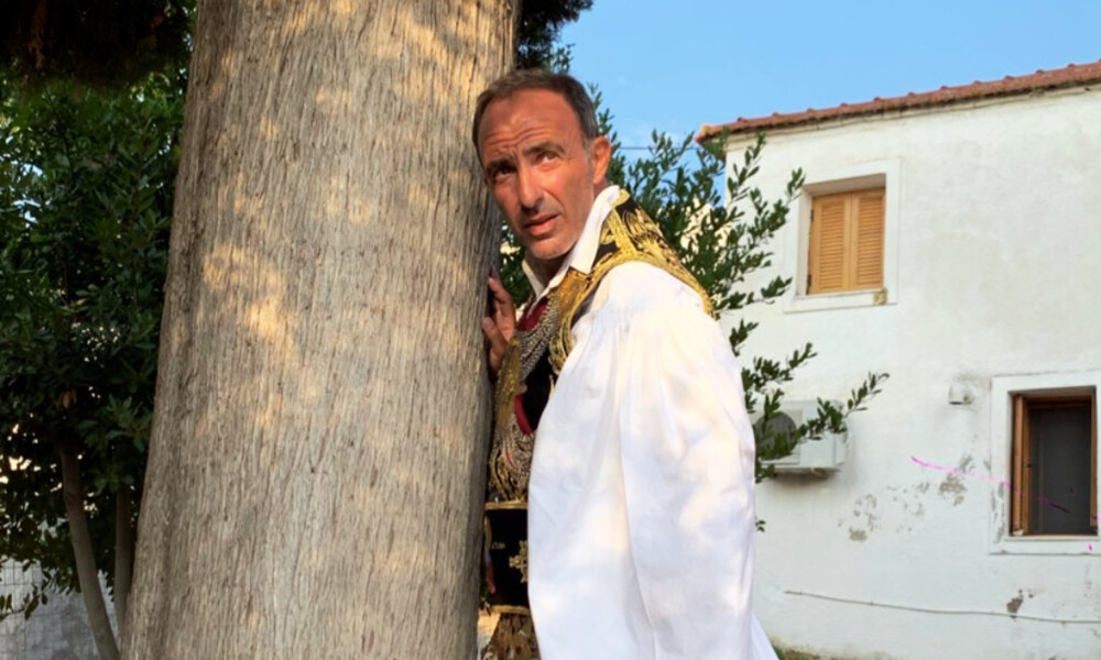 Νίκος Αλιάγιας: Με φουστανέλα σε πανηγύρι στο Μεσολόγγι (pics + vids)
