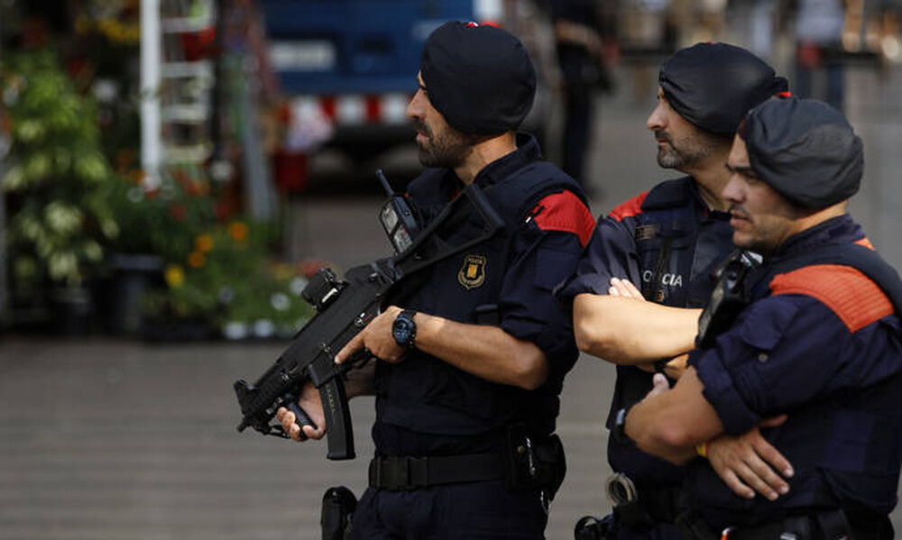 Πολίτες σε ρόλο αστυνομικών στη Βαρκελώνη: Κάνουν περιπολίες κατά των πορτοφολάδων 