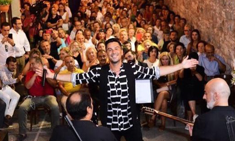 Θανάσης Βασιλάκος: Ξεσήκωσε το κοινό στα «Θεοτόκεια» στον Βόσπορο (pics)