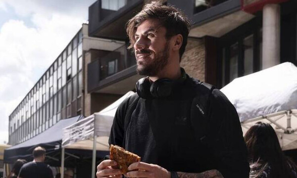 Ο Άκης Πετρετζίκης όπως δεν τον έχεις δει ποτέ ξανά!