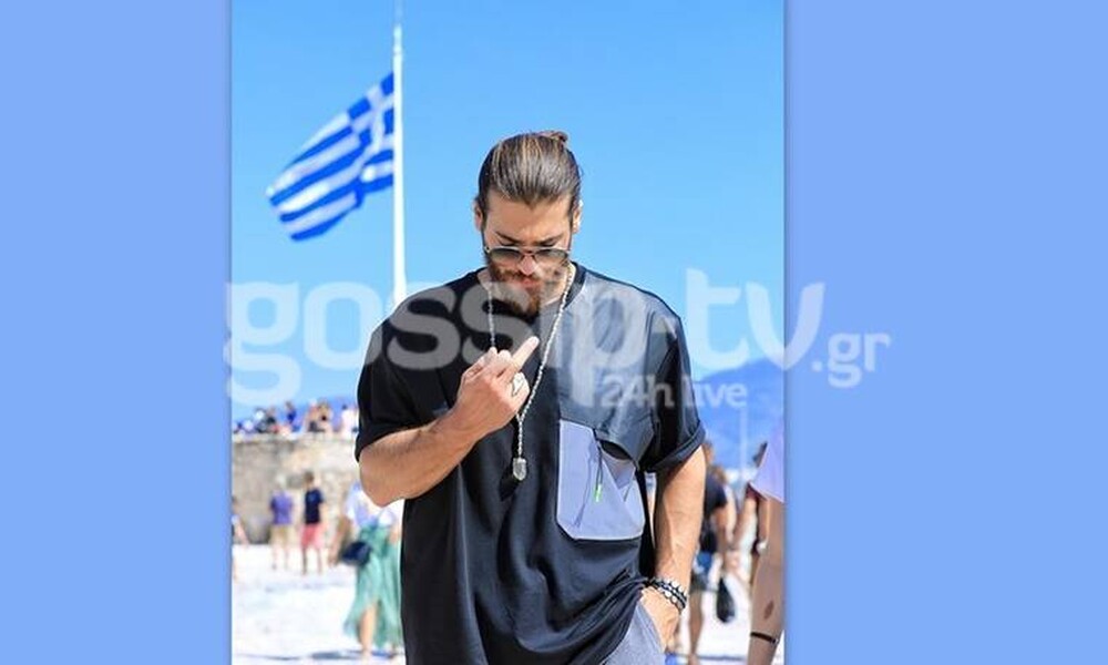 Σάλος με την άσεμνη χειρονομία του Τζαν Γιαμάν με φόντο την ελληνική σημαία (Photos)
