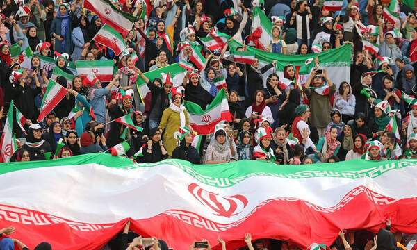 Ιράν: Οι γυναίκες μπήκαν στις εξέδρες και η εθνική το... γιόρτασε με 14 γκολ! (video+photos)