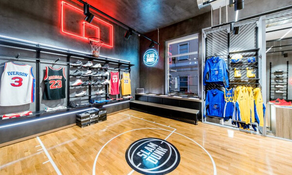 Το 1ο αυθεντικό κατάστημα Basketball άνοιξε στην Ερμού παρουσία αθλητών και γνωστών Sneakerheads