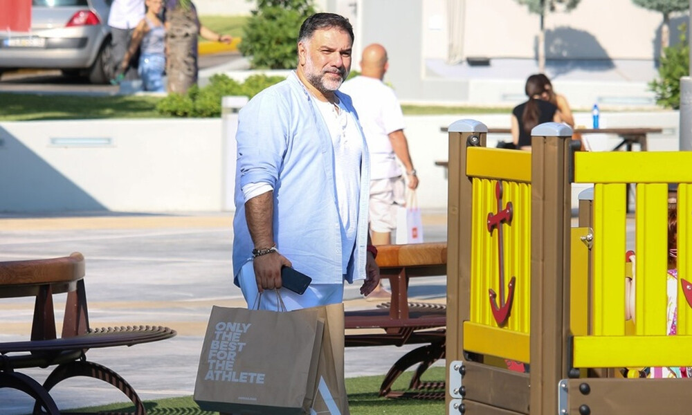 Γρηγόρης Αρναούτογλου: Σόλο περίπατος για ψώνια στη λιακάδα! (photos)