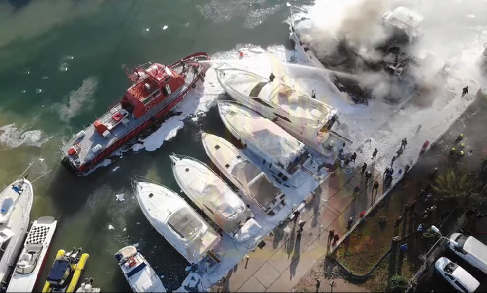 Συγκλονιστικό βίντεο από drone της Πυροσβεστικής από την κατάσβεση της φωτιάς στη Μαρίνα Γλυφάδας