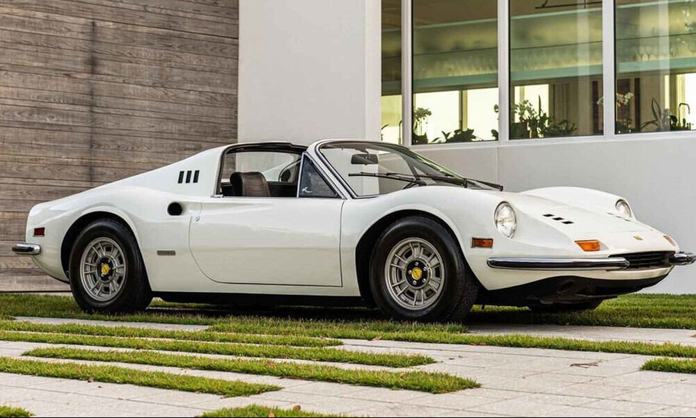 Η Ferrari Dino ήρθε από το ελευθεριακό σύμπαν των 70's